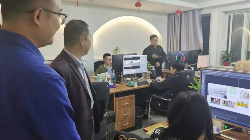 色彩规范书不是画册，别把品牌色当调色盘